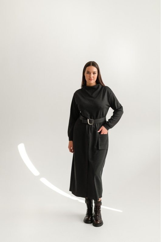 Платье из теплого трикотажа длины миди