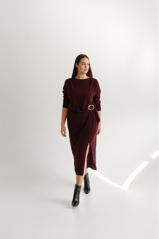 Платье из трикотажа приталенное