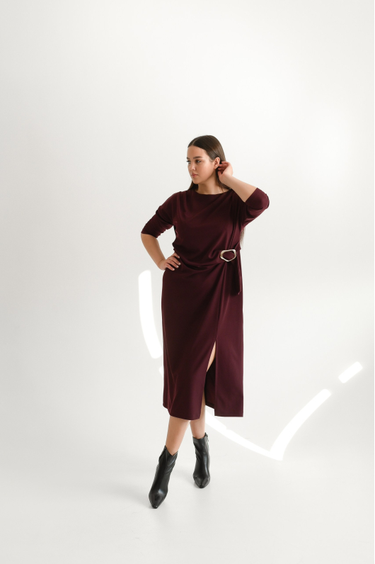 Платье из трикотажа приталенное