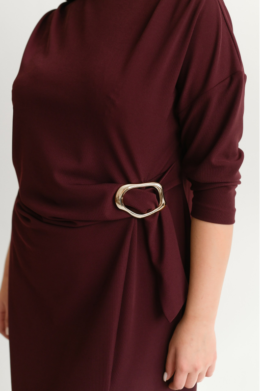 Платье из трикотажа приталенное