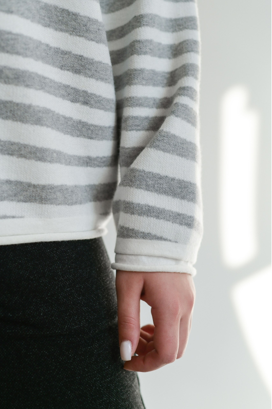 Свитер из мягкого трикотажа в полоску