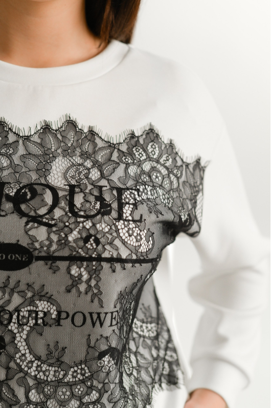 Свитшот из тонкого трикотажа с кружевом