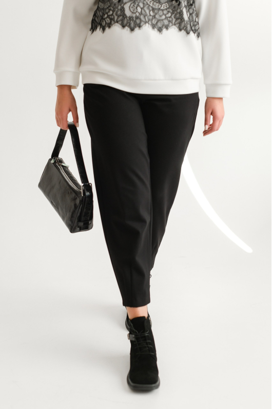 Брюки зауженные к низу 