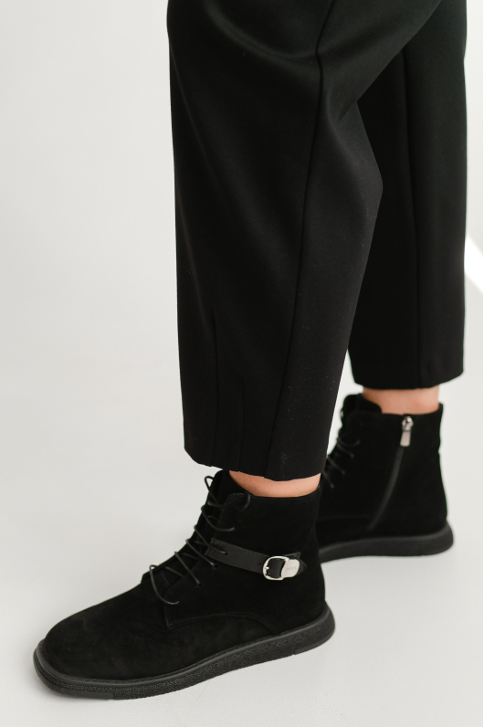 Брюки зауженные к низу 