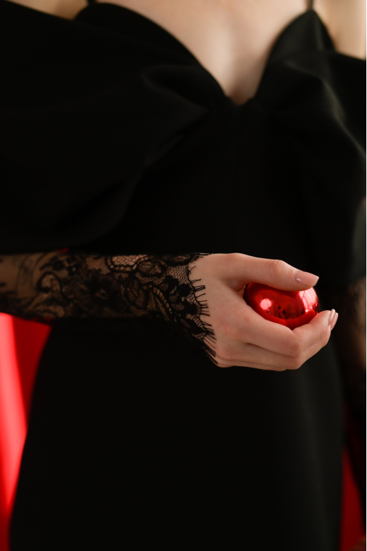 Платье длины макси с ажурной комбинацией