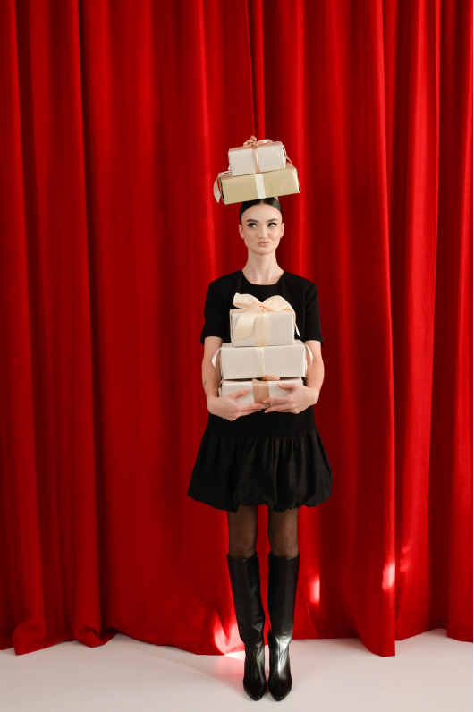 Платье длины мини с пышной юбкой