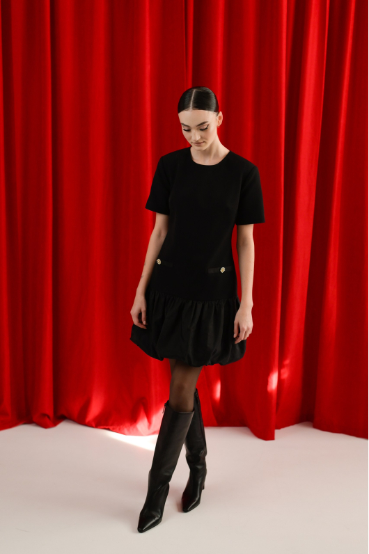 Платье длины мини с пышной юбкой