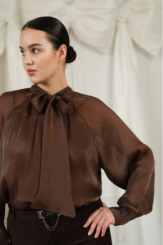 Блуза из струящейся ткани с бантом
