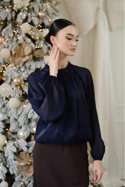 Блуза из полупрозрачной ткани