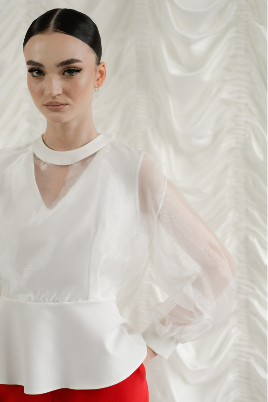 Блуза из органзы с декоротивным бантом