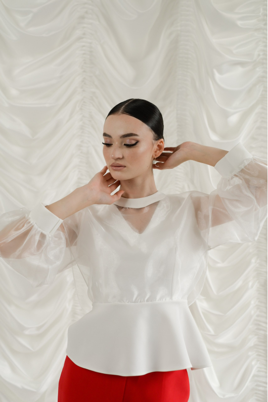 Блуза из органзы с декоротивным бантом