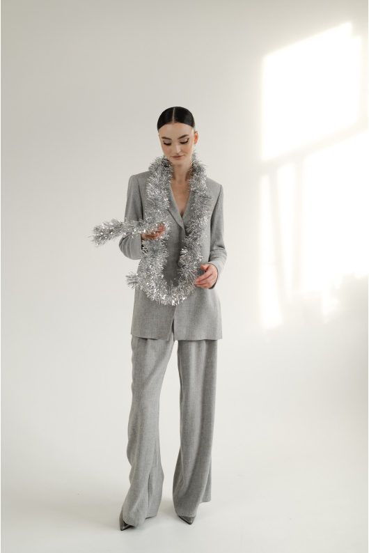 Костюм из трикотажа нарядного оформления