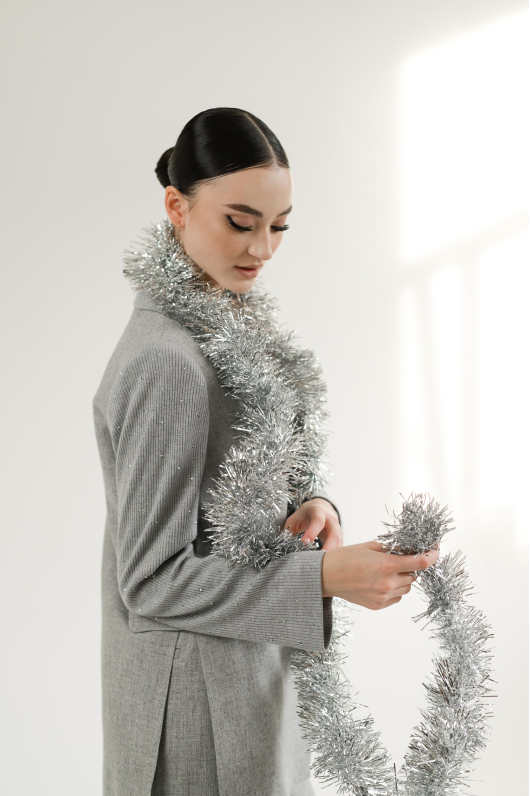 Костюм из трикотажа нарядного оформления