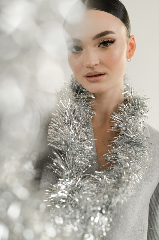 Костюм из трикотажа нарядного оформления