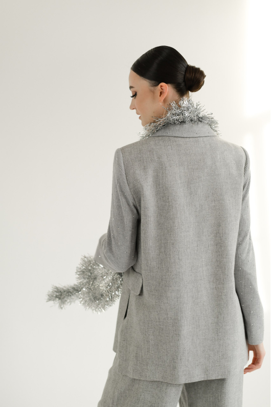 Костюм из трикотажа нарядного оформления