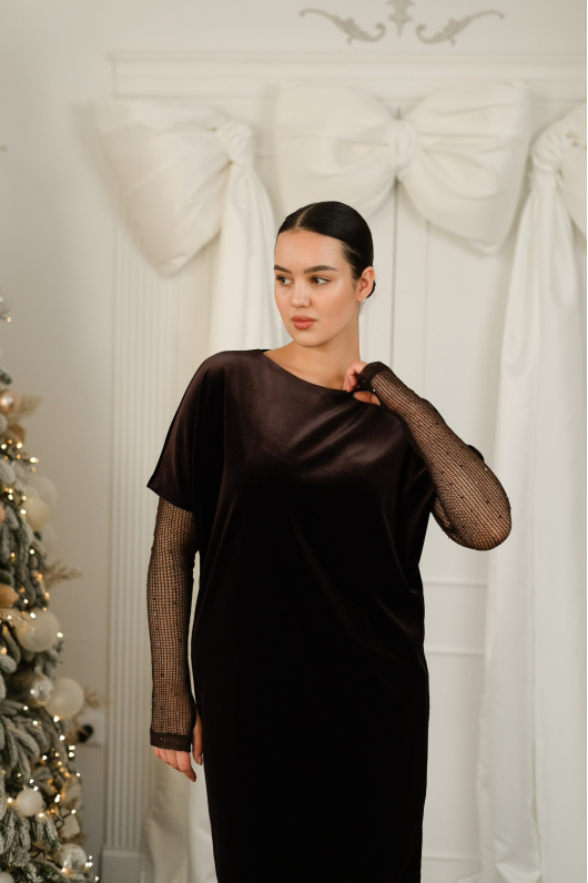 Платье из бархатного материала 
